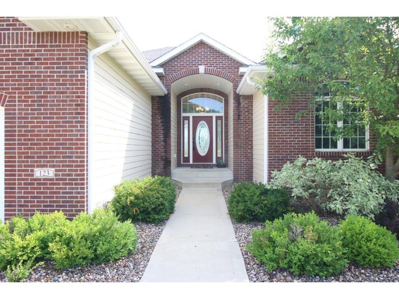 123 Emerald Lake Dr, Lake City, MN 55041