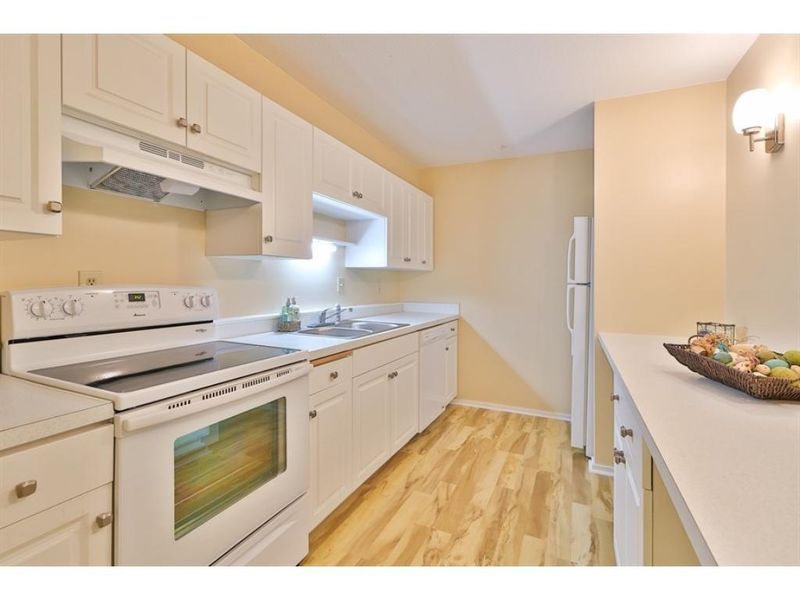 6423 Colony Way #2J, Edina, MN 55435