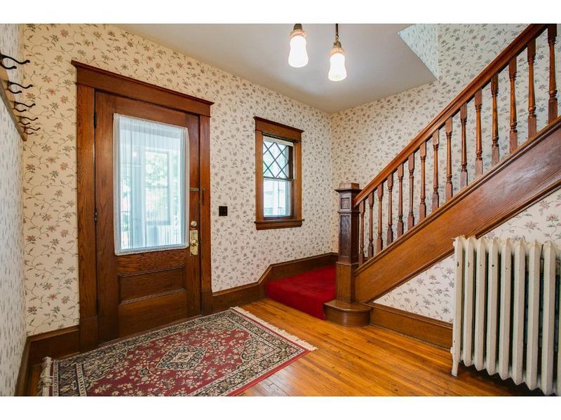 817 Tuscarora Ave, Saint Paul, MN 55102