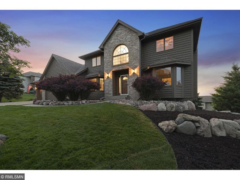 9070 Edinburgh Ln, Woodbury, MN 55125