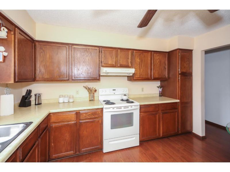 569 Central Ave W, Saint Paul, MN 55103