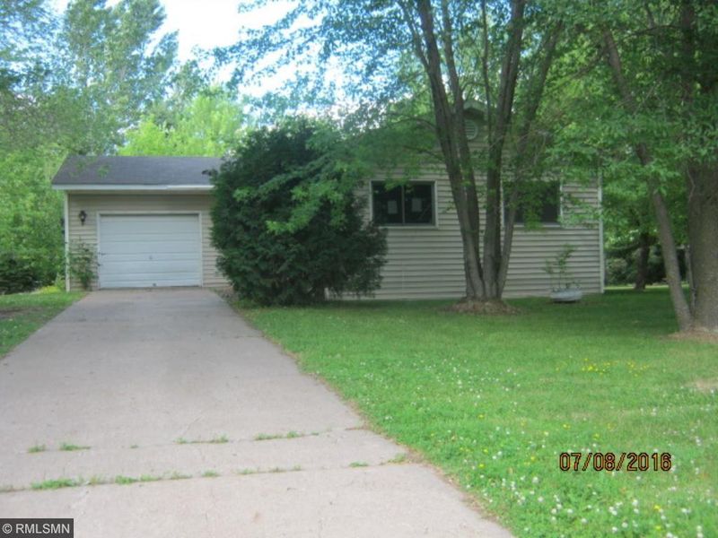 635 W 10th St, Rush City, MN 55069