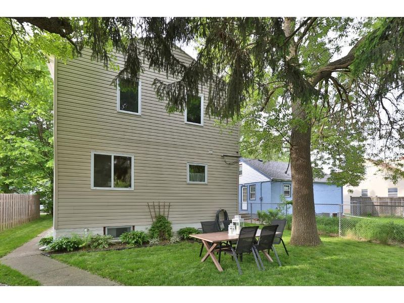 1876 Reaney Ave E, Saint Paul, MN 55119