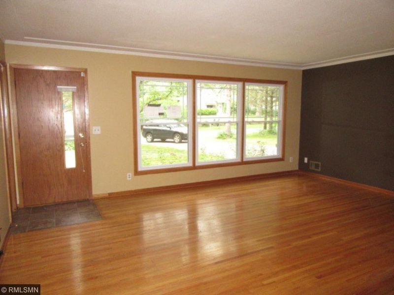 882 Oak Ln, Lino Lakes, MN 55014