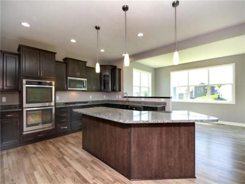 2068 Summerhill Ct, Shakopee, MN 55379