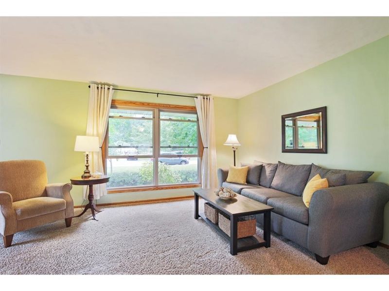 2938 Albert St N, Roseville, MN 55113