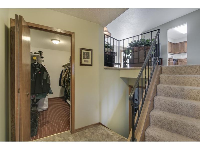 9776 Valley Forge Ln N, Maple Grove, MN 55369