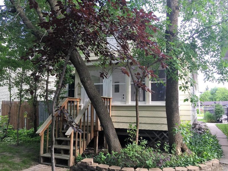 913 6th St, International Falls, MN 56649
