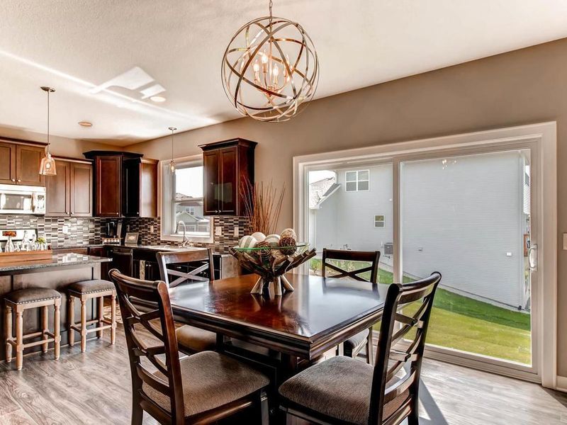 9112 River Rock Dr N, Chanhassen, MN 55317