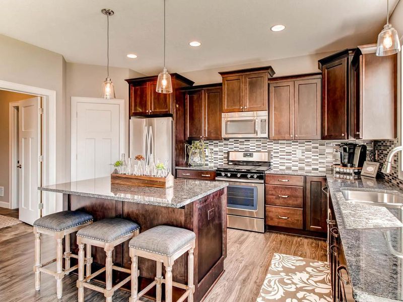9112 River Rock Dr N, Chanhassen, MN 55317