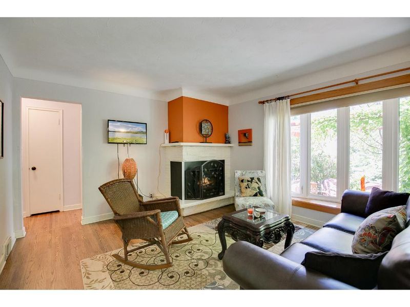 742 Mount Curve Blvd, Saint Paul, MN 55116