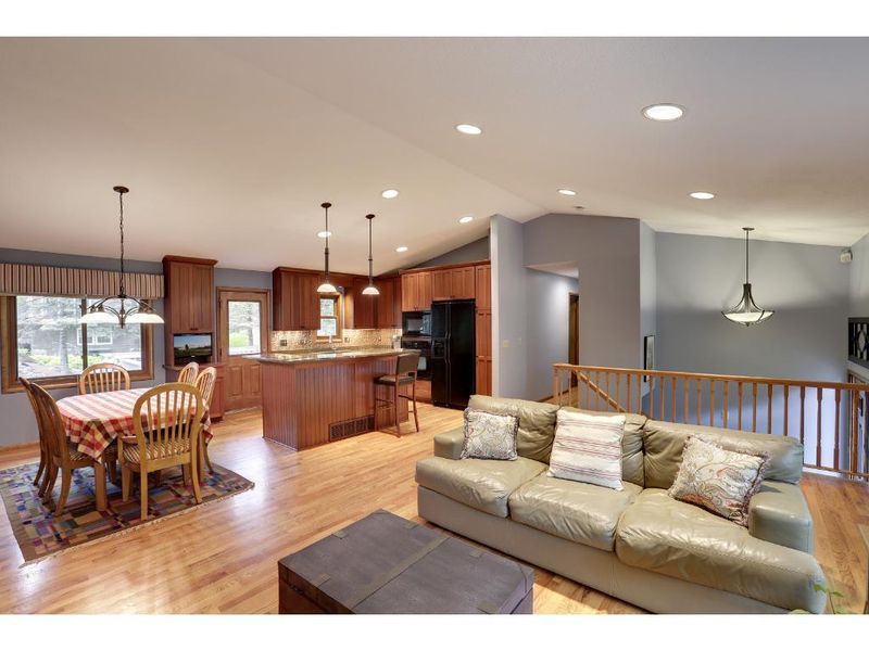 9900 Sandra Ln, Minnetonka, MN 55305