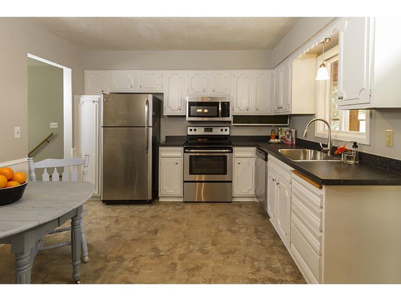 10032 Johnson Cir, Bloomington, MN 55437