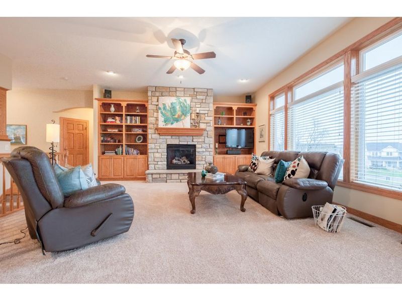 4824 Redpoll Ct, Eagan, MN 55123