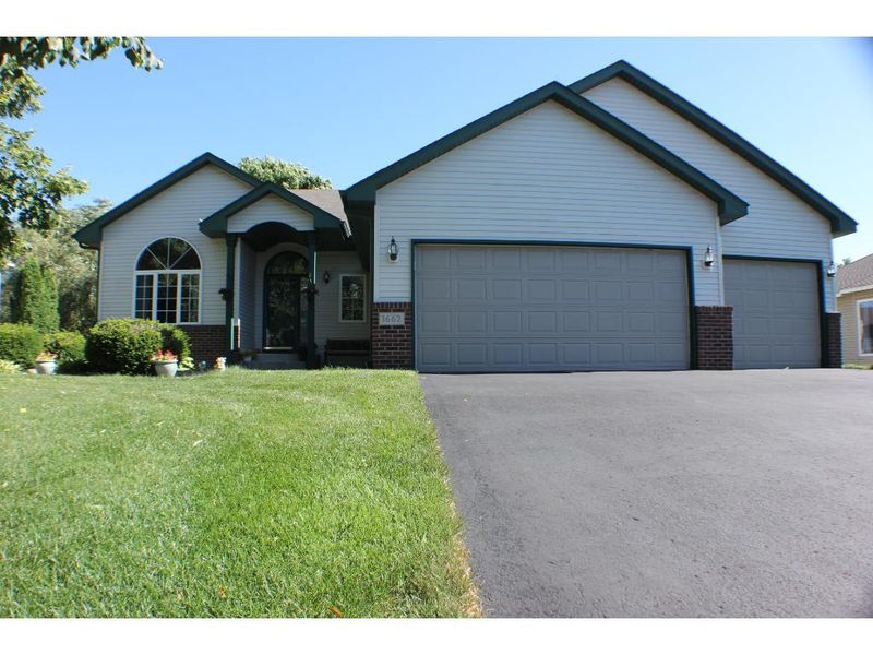1662 124th Ave NE, Blaine, MN 55449