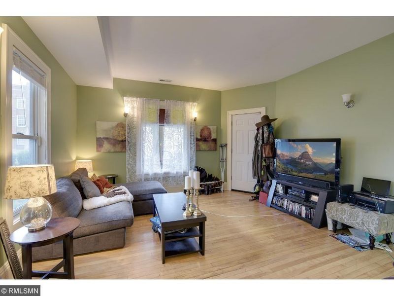 1119 4th St NE, Minneapolis, MN 55413