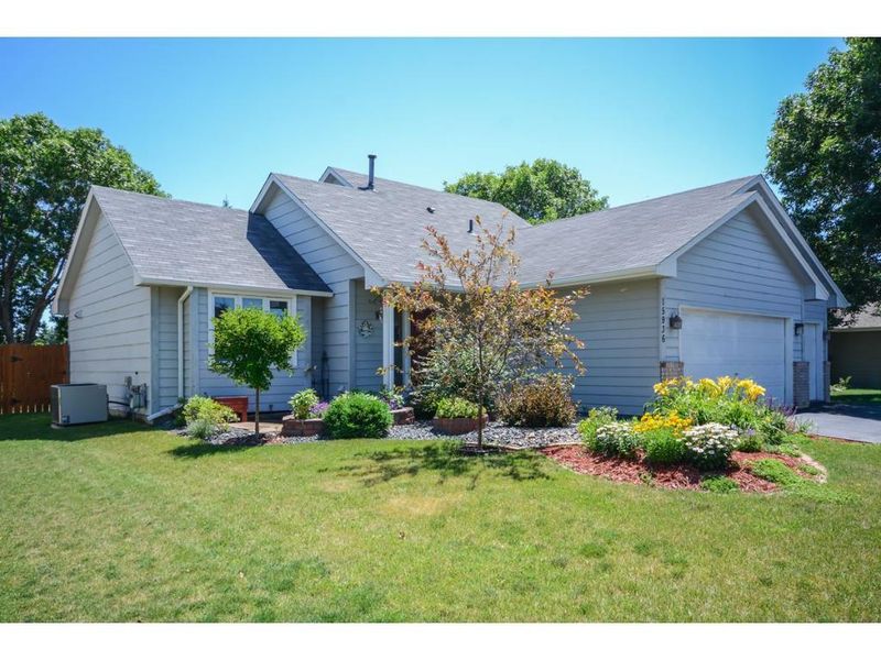 15936 Gallant Ct, Apple Valley, MN 55124
