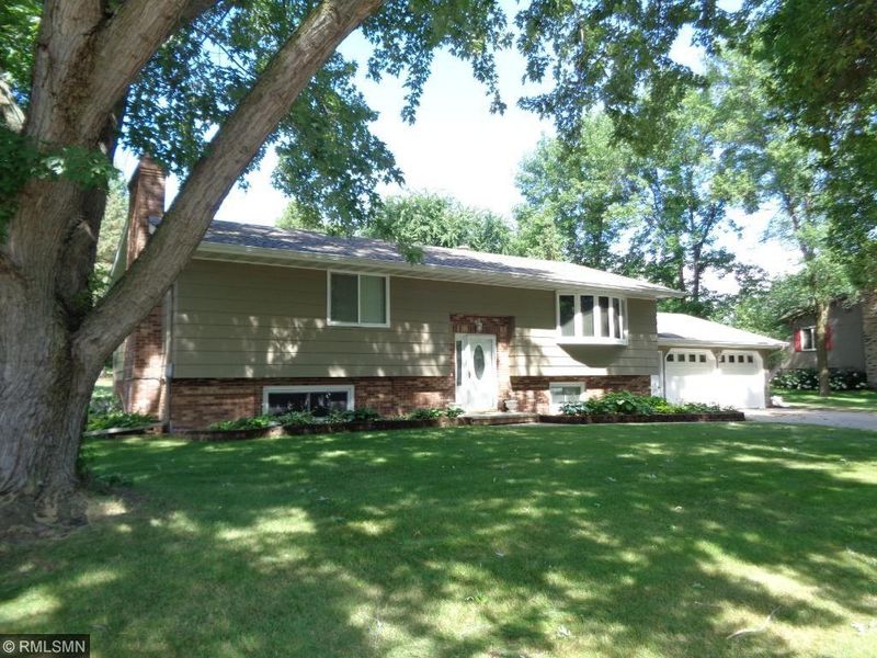 429 S Park Ln, Le Sueur, MN 56058