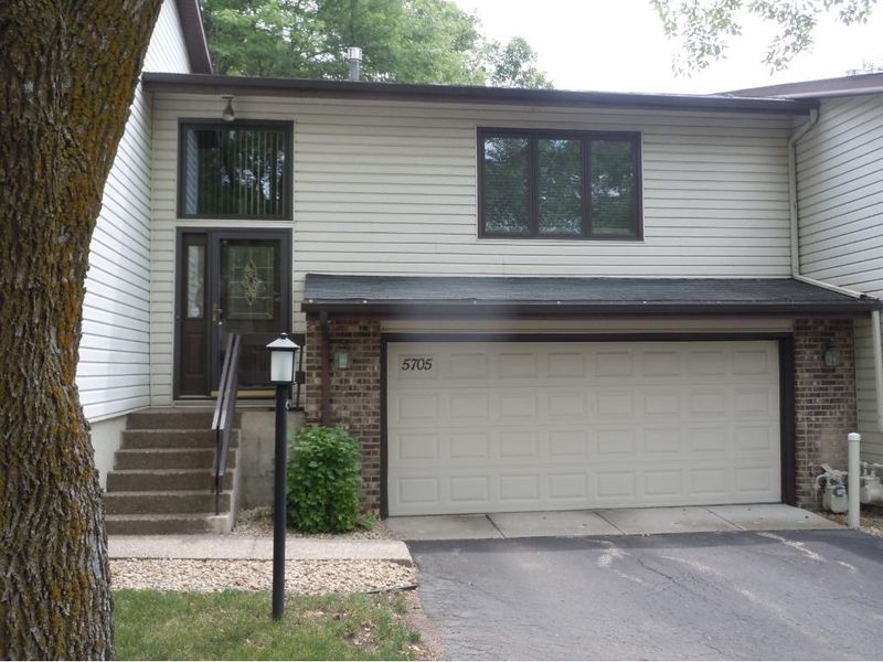 5705 Hyland Courts Dr, Bloomington, MN 55437