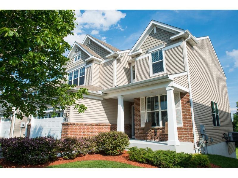 204 Pine Hollow Dr, Circle Pines, MN 55014