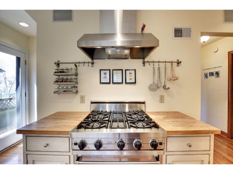 1322 Eleanor Ave, Saint Paul, MN 55116