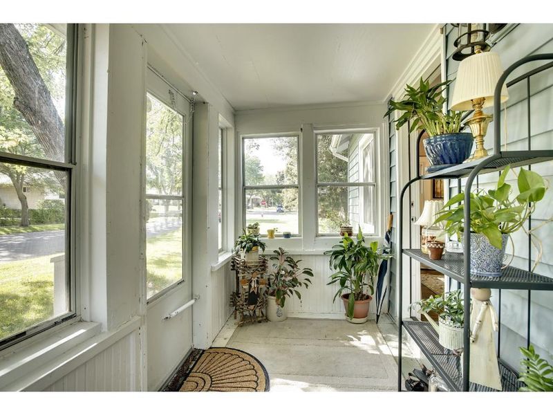 1573 Clarence St, Saint Paul, MN 55106