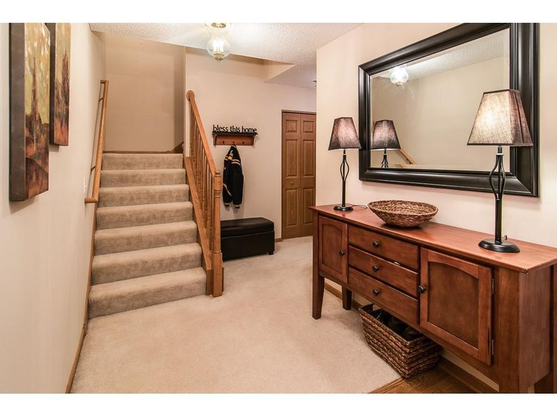 17603 Hackberry Ct, Eden Prairie, MN 55347