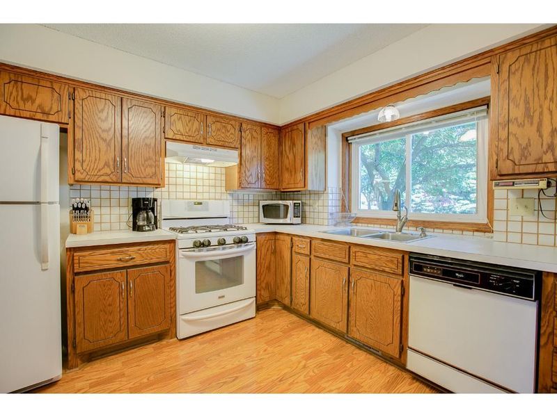 940 116th Ln NE, Blaine, MN 55434