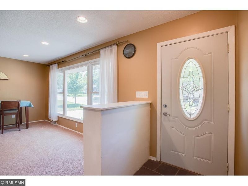 24 E Sandra Lee Dr, Saint Paul, MN 55119