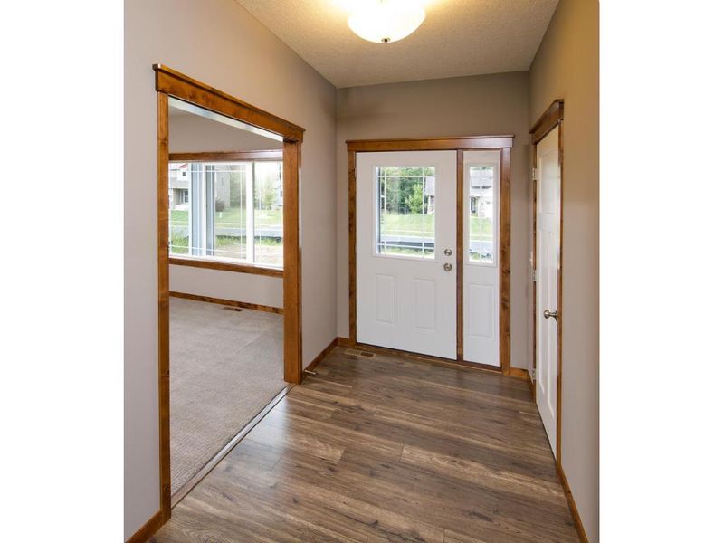 583 Kayla Ln, Hanover, MN 55341