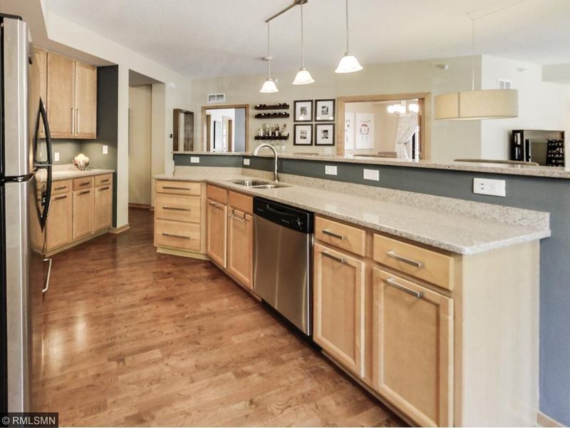 2565 Franklin Ave #111, Saint Paul, MN 55114