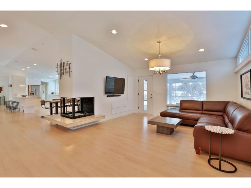 809 Oak Ridge Rd, Hopkins, MN 55305