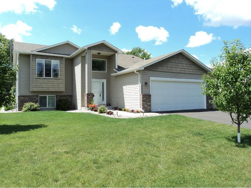 4807 Idaho Ave N, Crystal, MN 55428