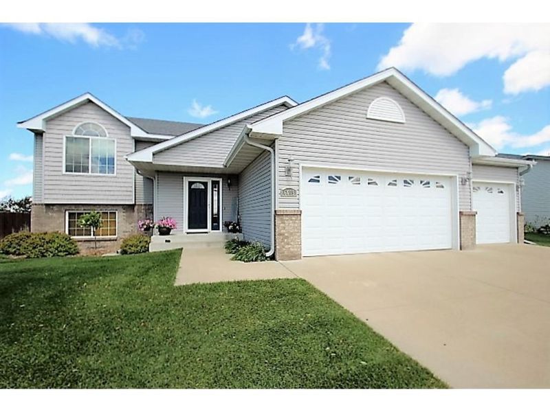 6605 Black Spruce St, Saint Cloud, MN 56303