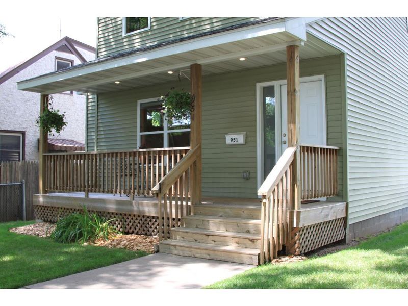 951 Jessamine Ave E, Saint Paul, MN 55106