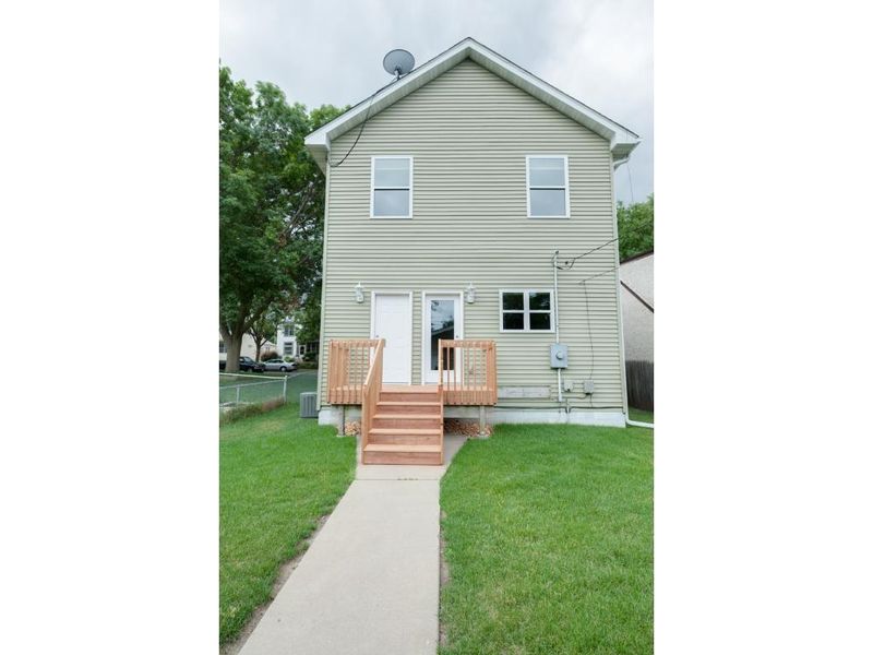 951 Jessamine Ave E, Saint Paul, MN 55106