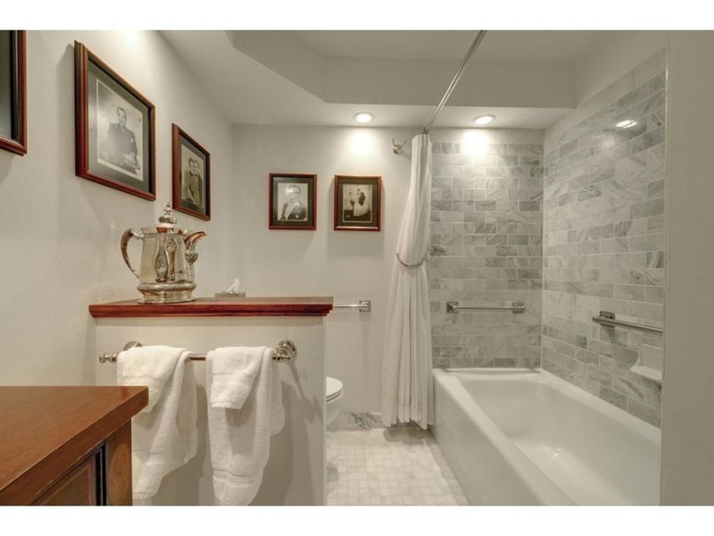 4075 W 51st St #301, Edina, MN 55424