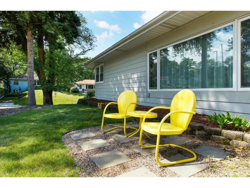 3201 Ewing Ave N, Robbinsdale, MN 55422