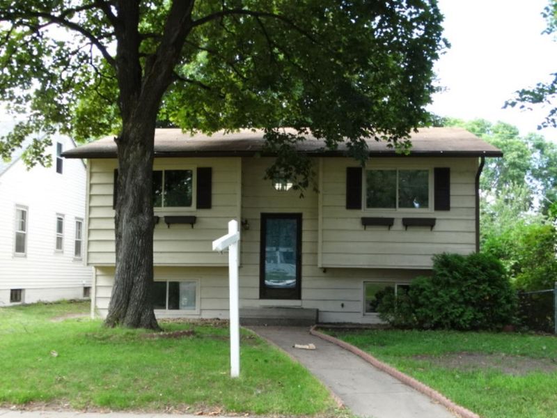 1615 Margaret St, Saint Paul, MN 55106