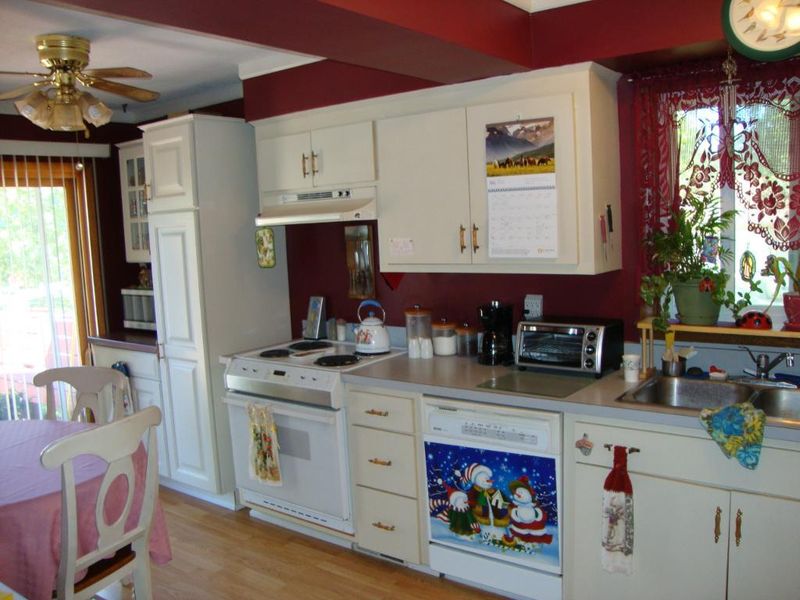 885 Whitney Dr, Apple Valley, MN 55124
