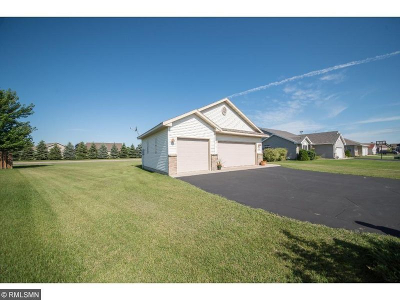 6238 Cory Cir, Saint Cloud, MN 56303