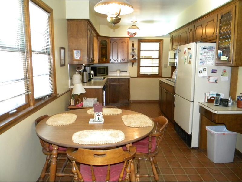 2204 Payne Ave, Maplewood, MN 55117