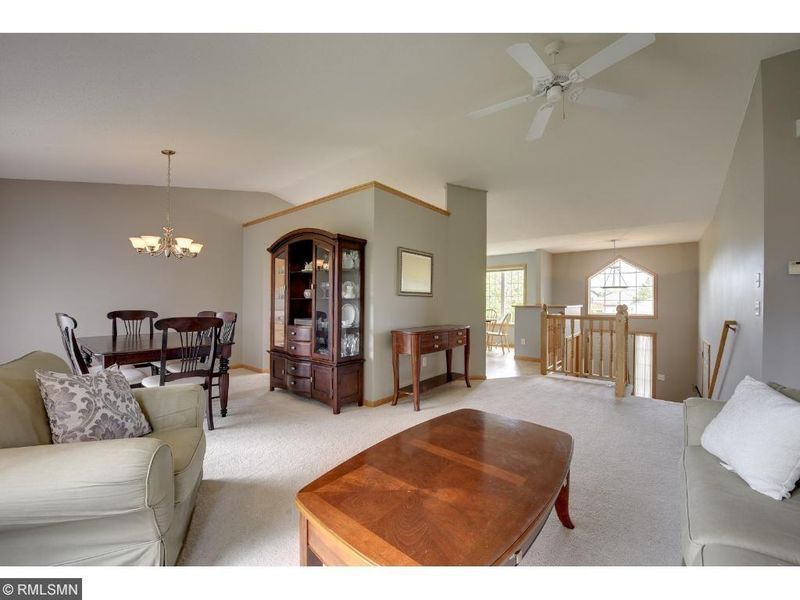 817 S Walnut St, Belle Plaine, MN 56011
