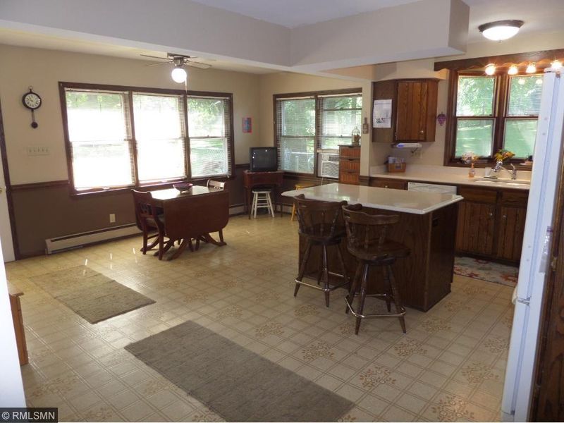 2889 Hadley Ave N, Oakdale, MN 55128