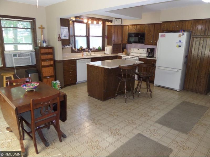 2889 Hadley Ave N, Oakdale, MN 55128