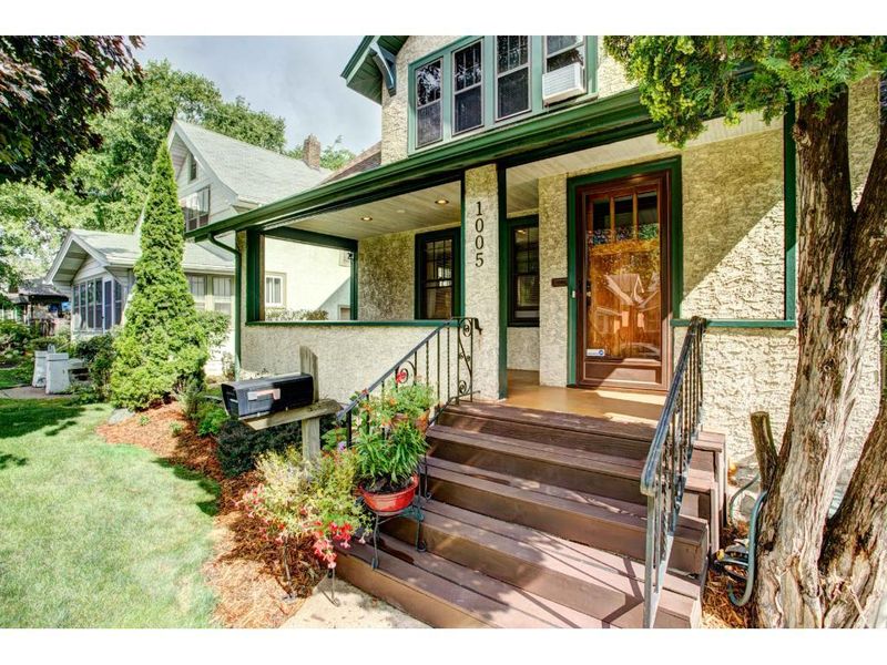 1005 Hawthorne Ave E, Saint Paul, MN 55106