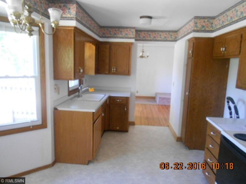 1861 Summer Ave, Maplewood, MN 55109