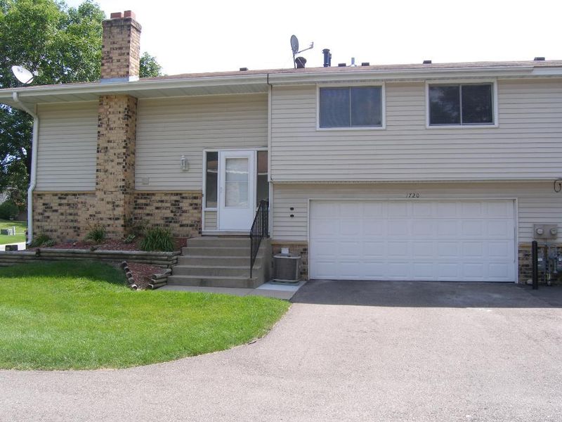 1720 Hickory Hill Dr, Eagan, MN 55122