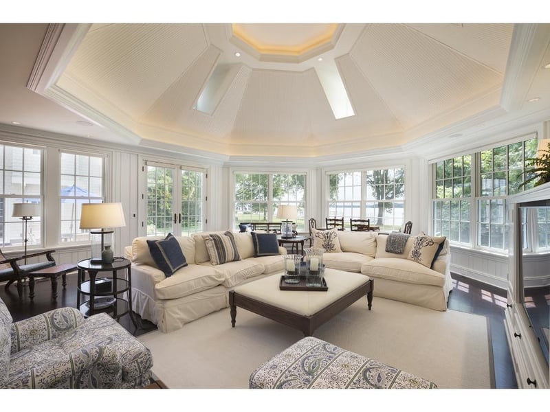 2217 Huntington Point Rd E, Wayzata, MN 55391