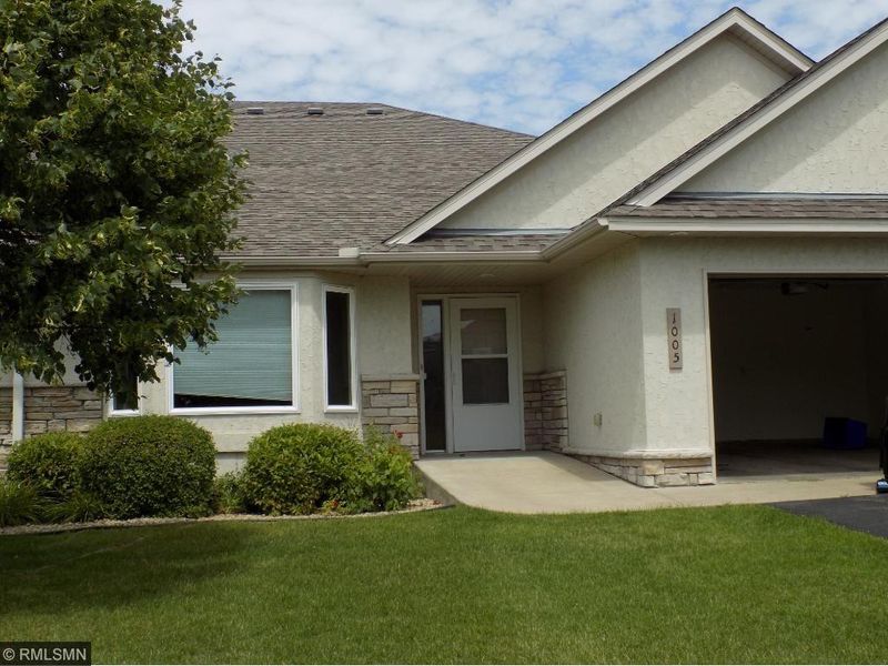 1005 3rd St SE, New Prague, MN 56071